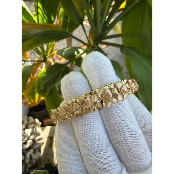 14K Hawaiian Heirloom Plumeria Bracelet Bangle Flower Hawaiian Scroll Size 7 - Picture 7 of 13